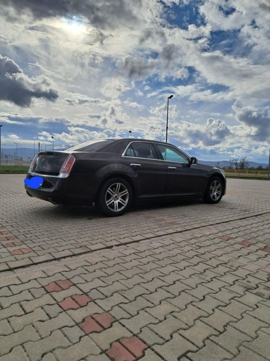 Lancia Thema bliźniak Chrysler 300c lub zamiana