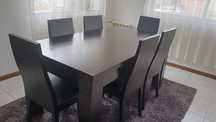 Mesa de jantar de cor preto