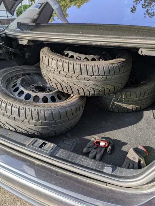 Продам комплект 4 диски з резиною Pirelly.Тільки самовивіз.