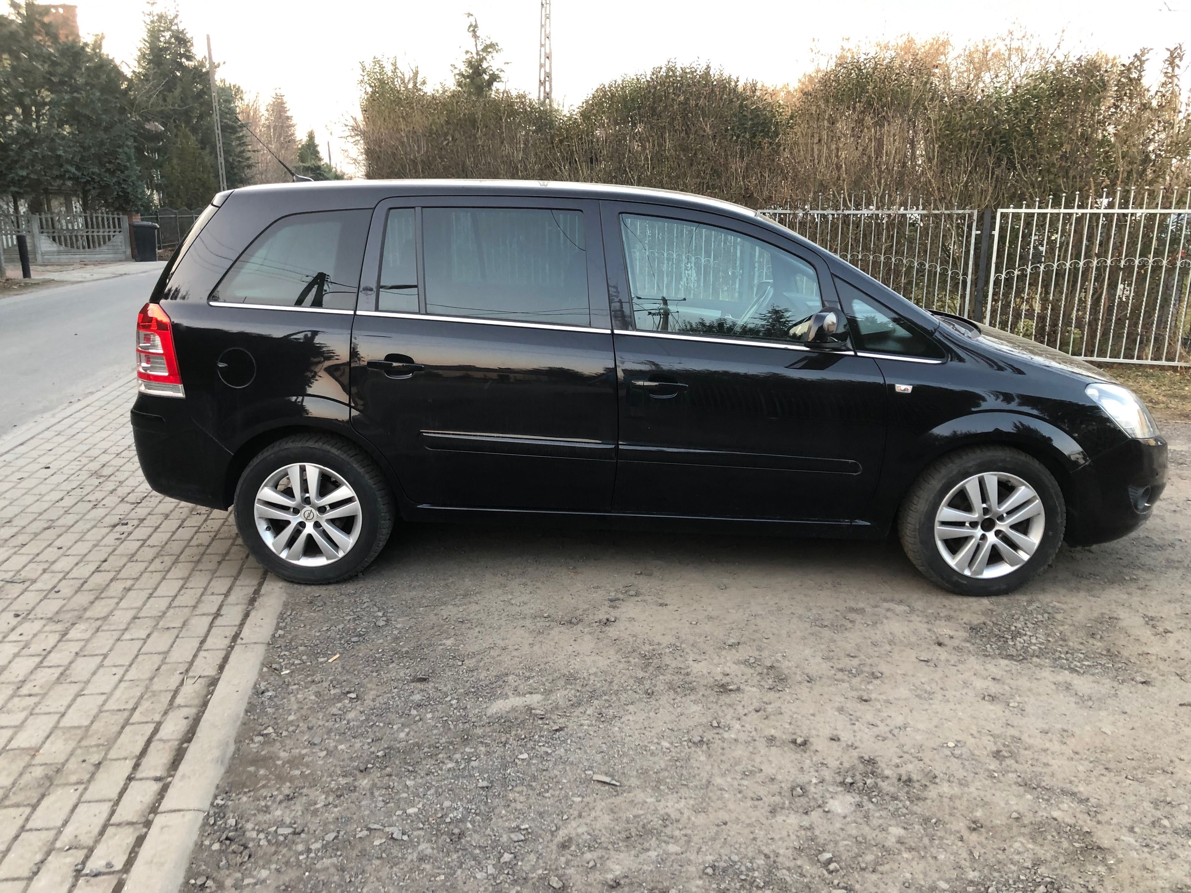 Opel Zafira b lift 2011rok