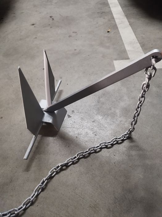 Âncora. Para barco  .Conjunto com corda e corrente