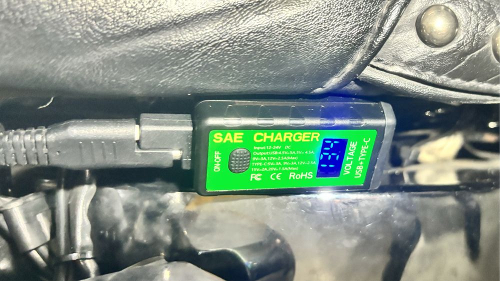 Carregador e Voltimetro 12v SAE + dual USB (acessorios auto)