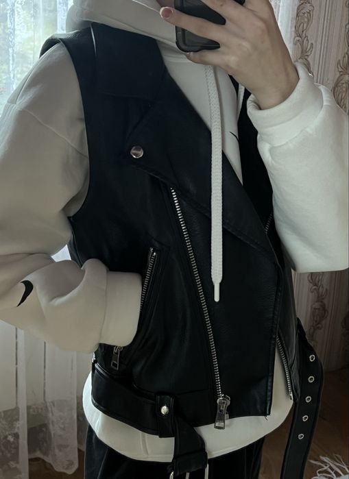 Косуха жилетка чорна