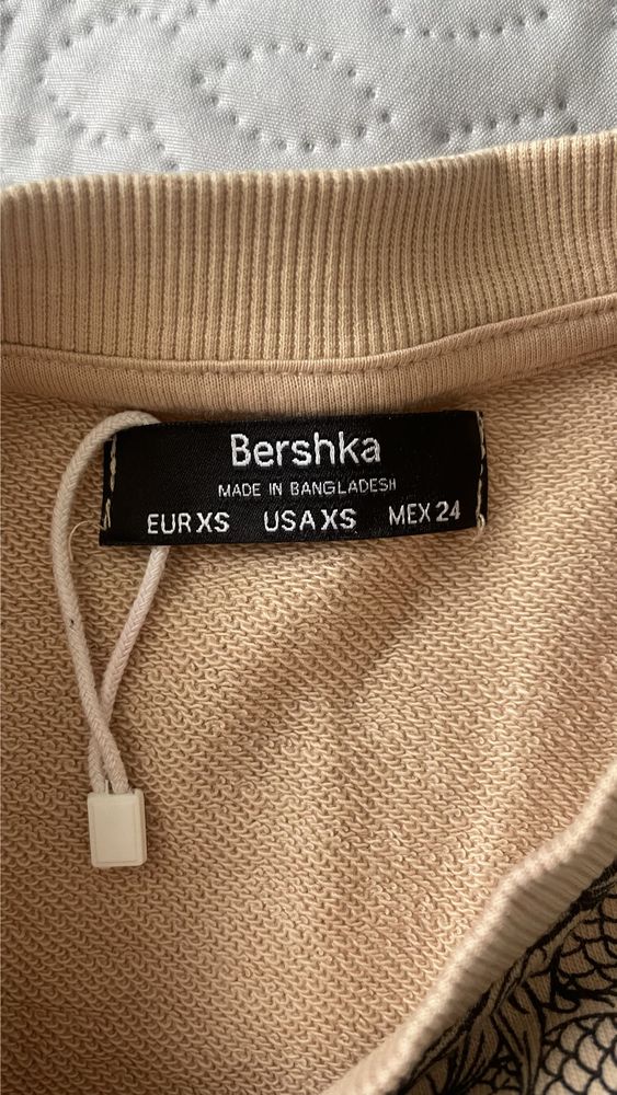 Krotka bezowa bluza bershka XS/34