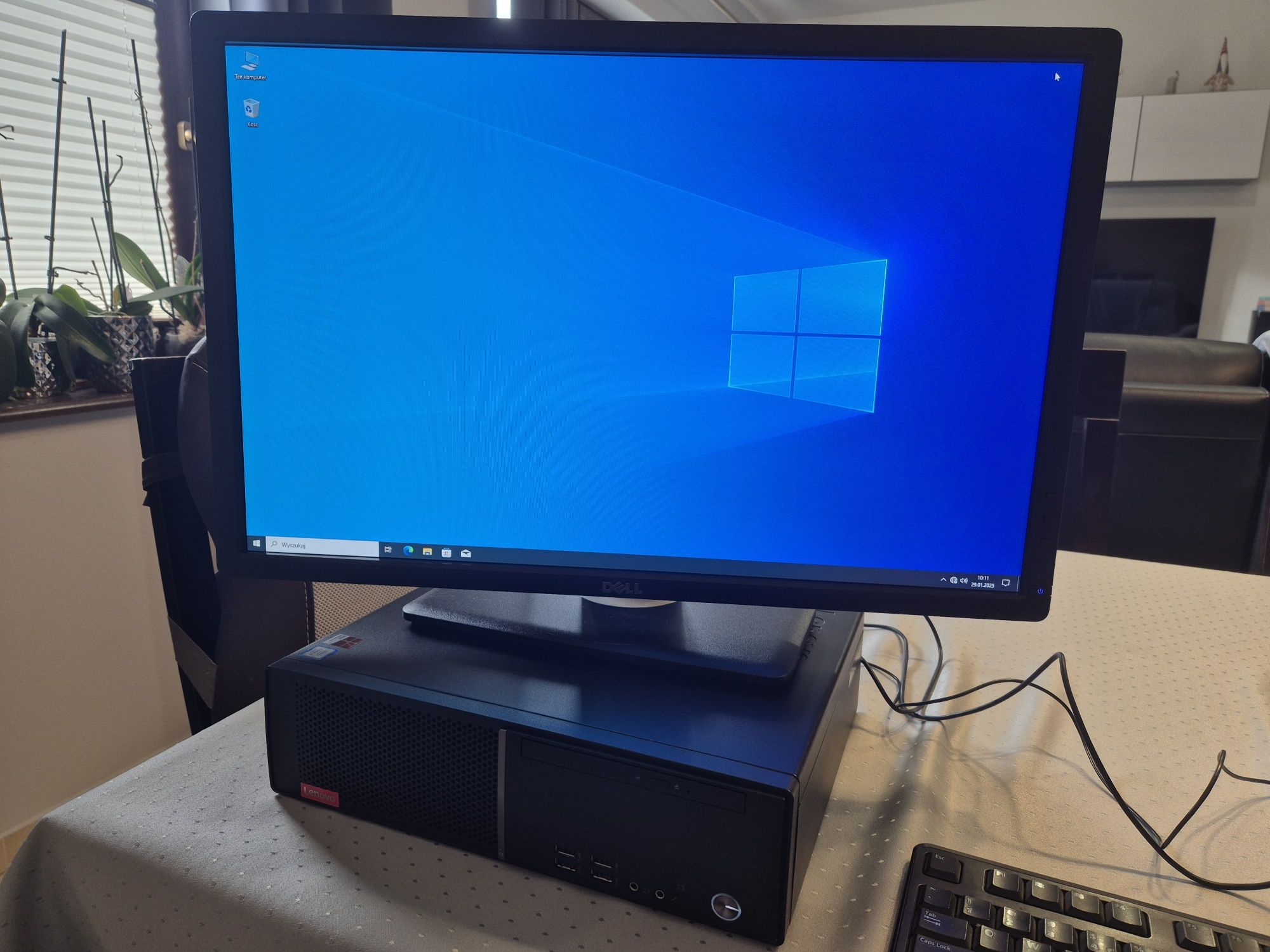 Zestaw komputerowy Lenovo V520S z monitorem Dell 24 cale wifi