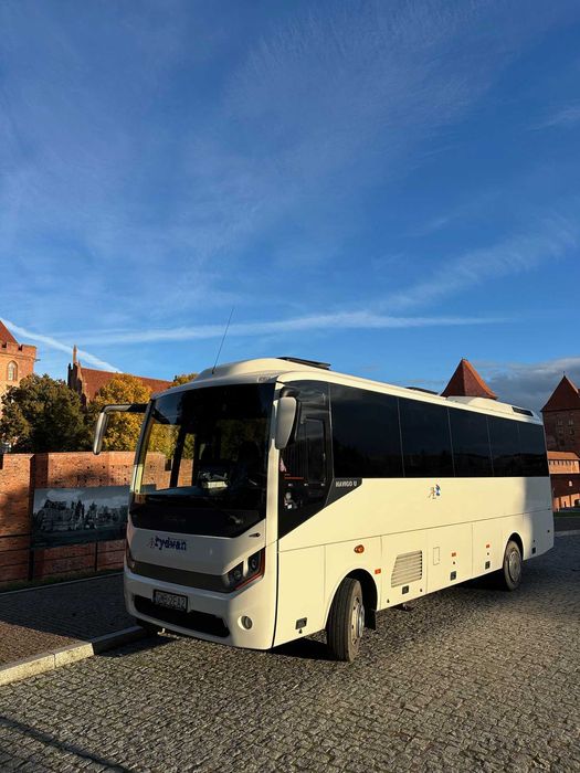 Wynajem autokarów, przewóz osób, transfery, przewozy okolicznościowe.