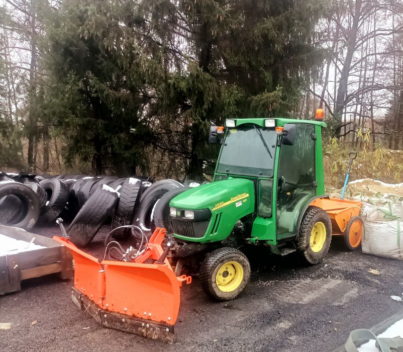 Odśnieżanie placy parkingów chodników