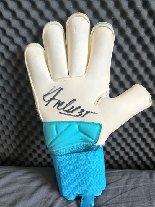 Rękawica 4Keepers z autografem