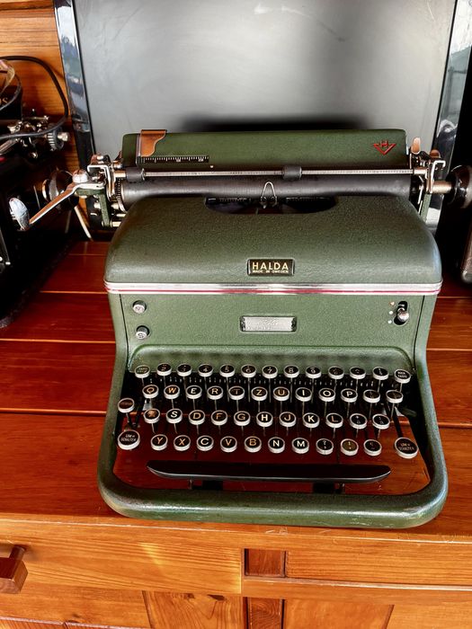 Antiga maquina de escrever Halda