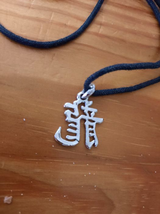 Fio com caracter chinês