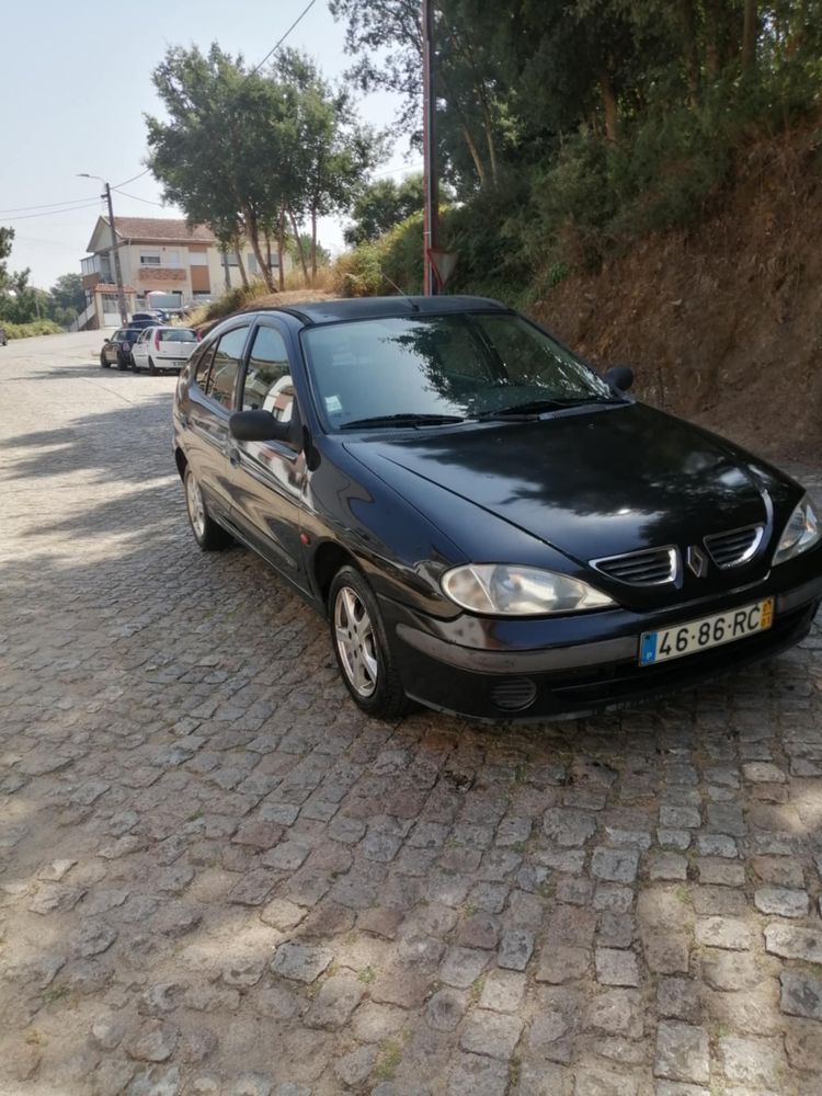 Renault Mégane impecável sem folgas