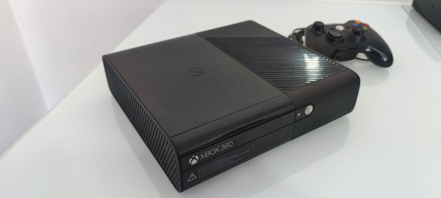 X Box 360 - com 1 comando - HD 120Gb