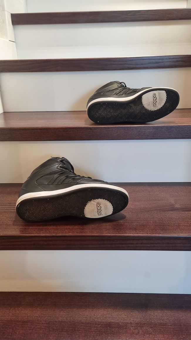 Кросівки Adidas Снікерси 40 р
