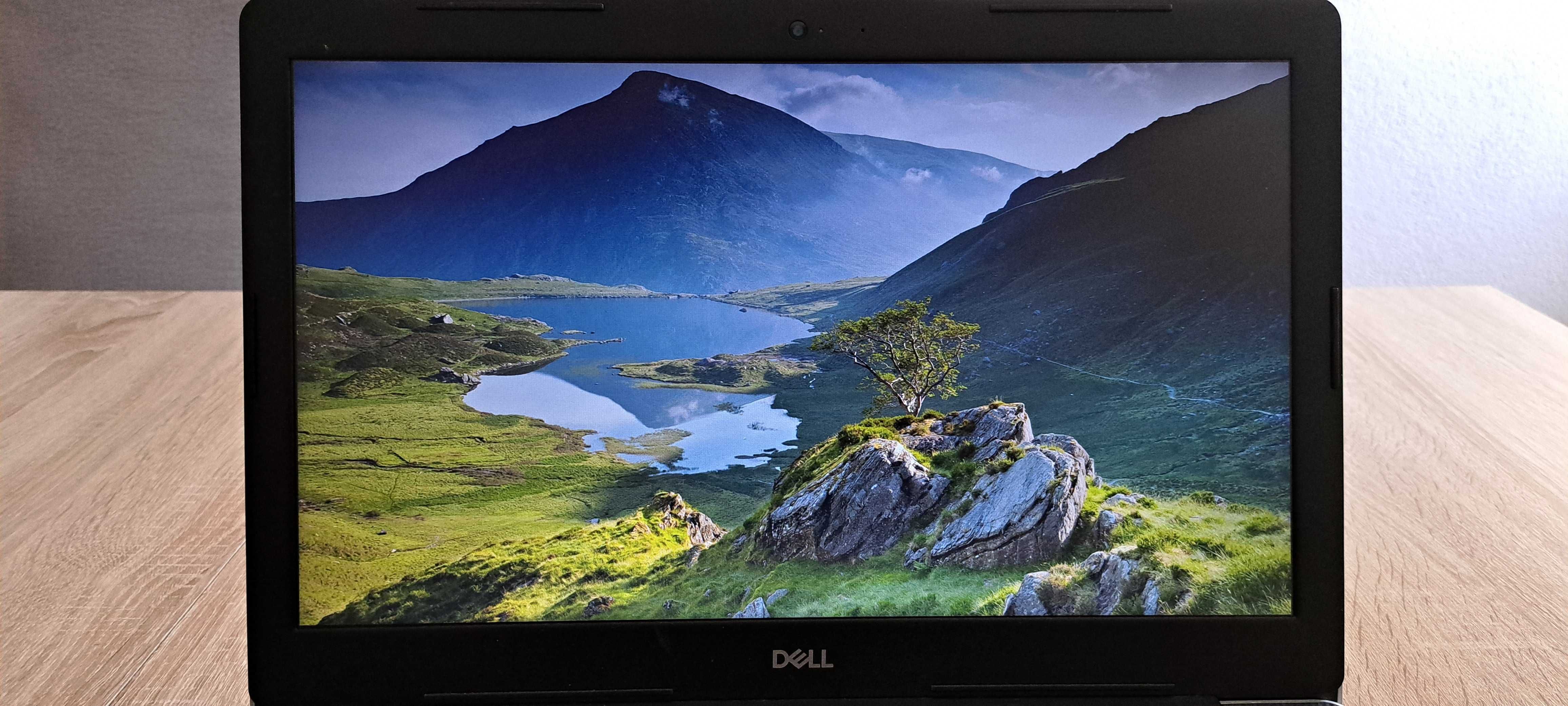 Dell Inspiron 3581 i3-7020U/8GB/240/Win10 R520 srebrny, Radeon 520