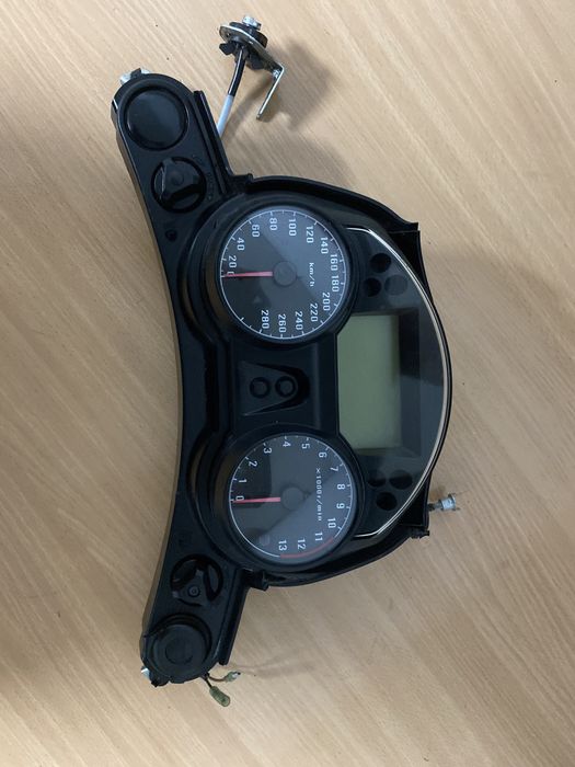 Kawasaki GTR 1400 Licznik osłona wypełnienie licznika zapalniczki kokp