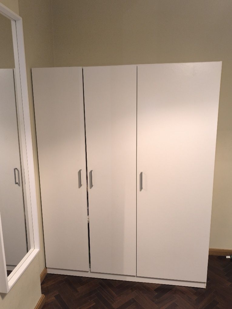 Roupeiro IKEA em bom estado