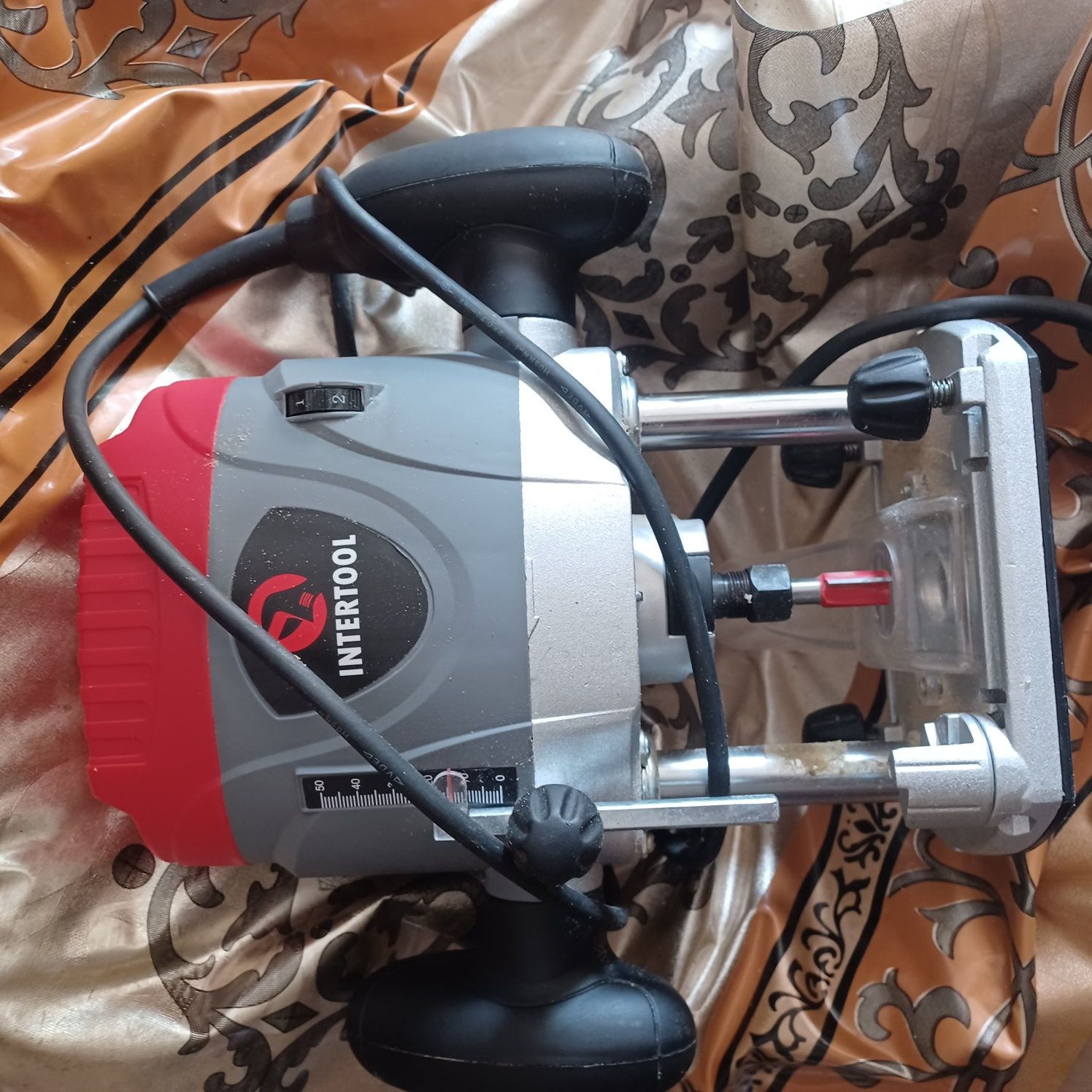 Продам фрезер DT-0950  з набором фрез НТ-0072