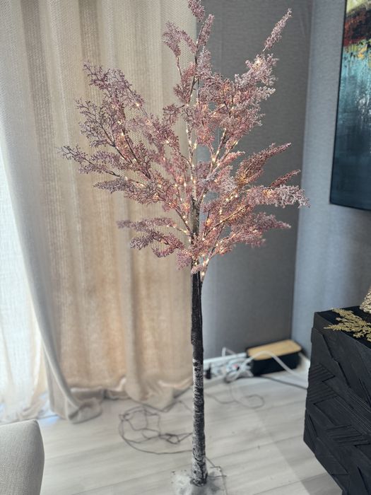 Árvore de Natal tipo sakura com luzes