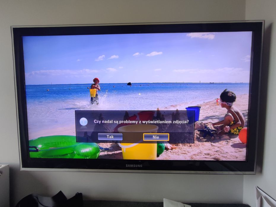 Telewizor LED FullHD Samsung 40 cali UE40C6500 + pilot + wieszak