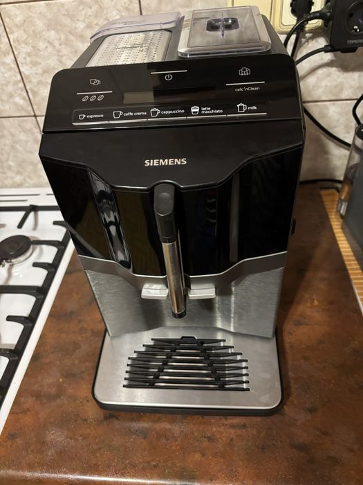 Кавомашина Siemens EQ300 (Автоматична, 5 напоїв, капучинатор)