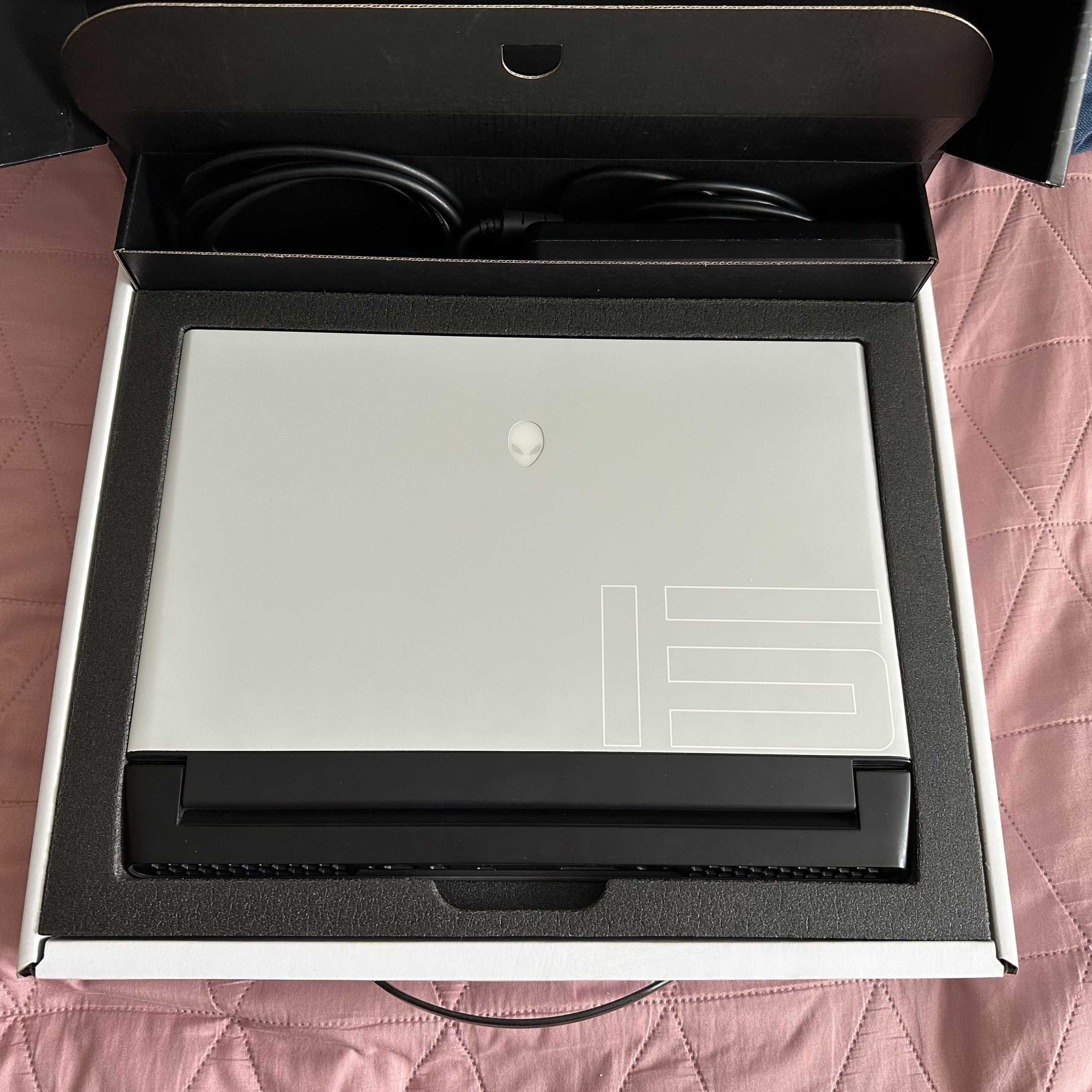 Alienware m15 R3 i7/32G/RTX2080/4K/2T/W10P + GWAR.