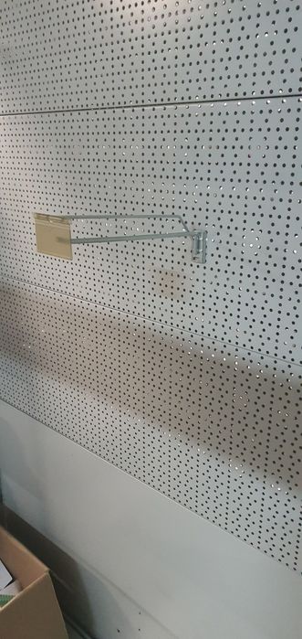 Haki na regały perforację