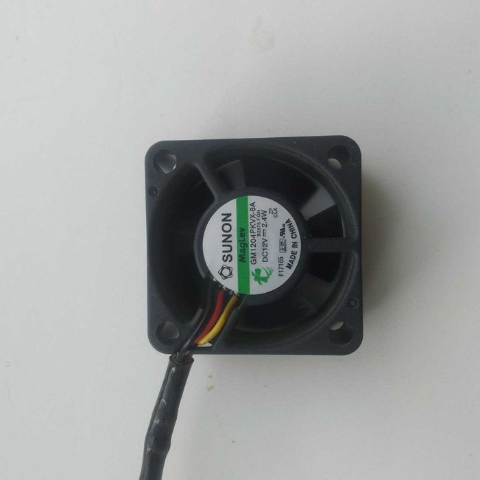 Вентилятор 12 в 2.4 ват