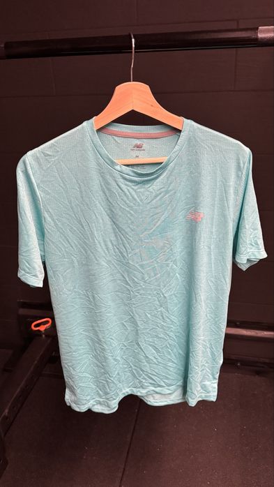 Camiseta New Balance Dry Tamanho M – Excelente para esportes