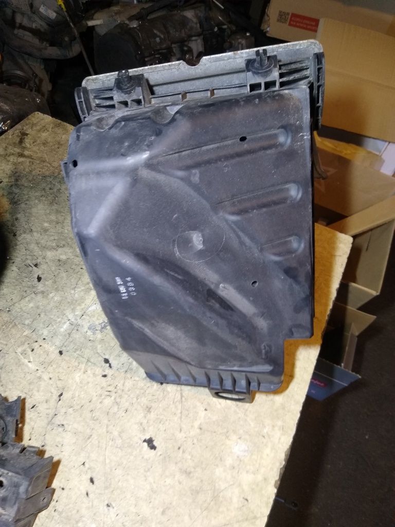 Obudowa filtra powietrza audi a4 b6 2.0fsi oryginał