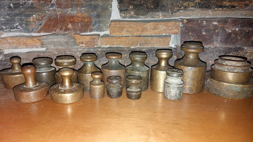 Stara waga szalkowa odważniki