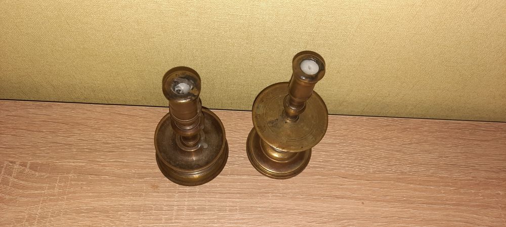 Бронзовий підсвічник, висота 11см.