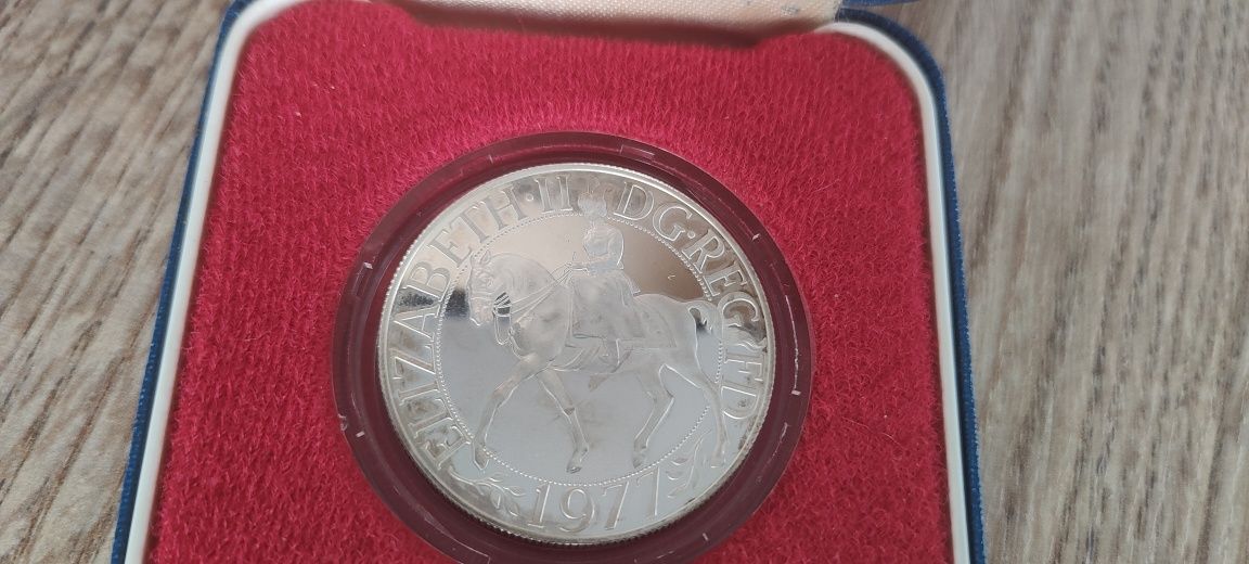 Srebrna moneta Elżbieta certyfikat.