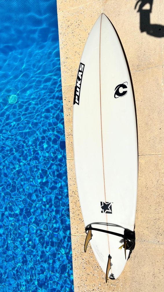 Prancha surf pukas 6'6 + leash + quilhas + saco