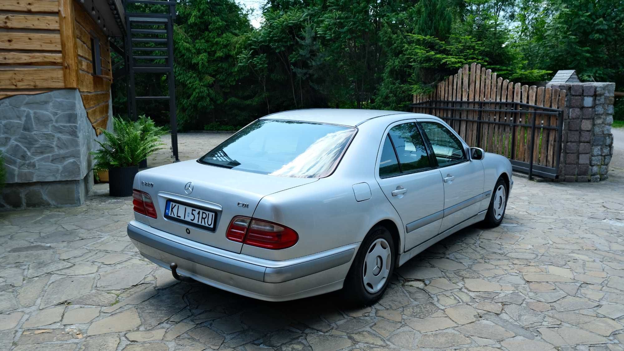 Mercedes-Benz E 220