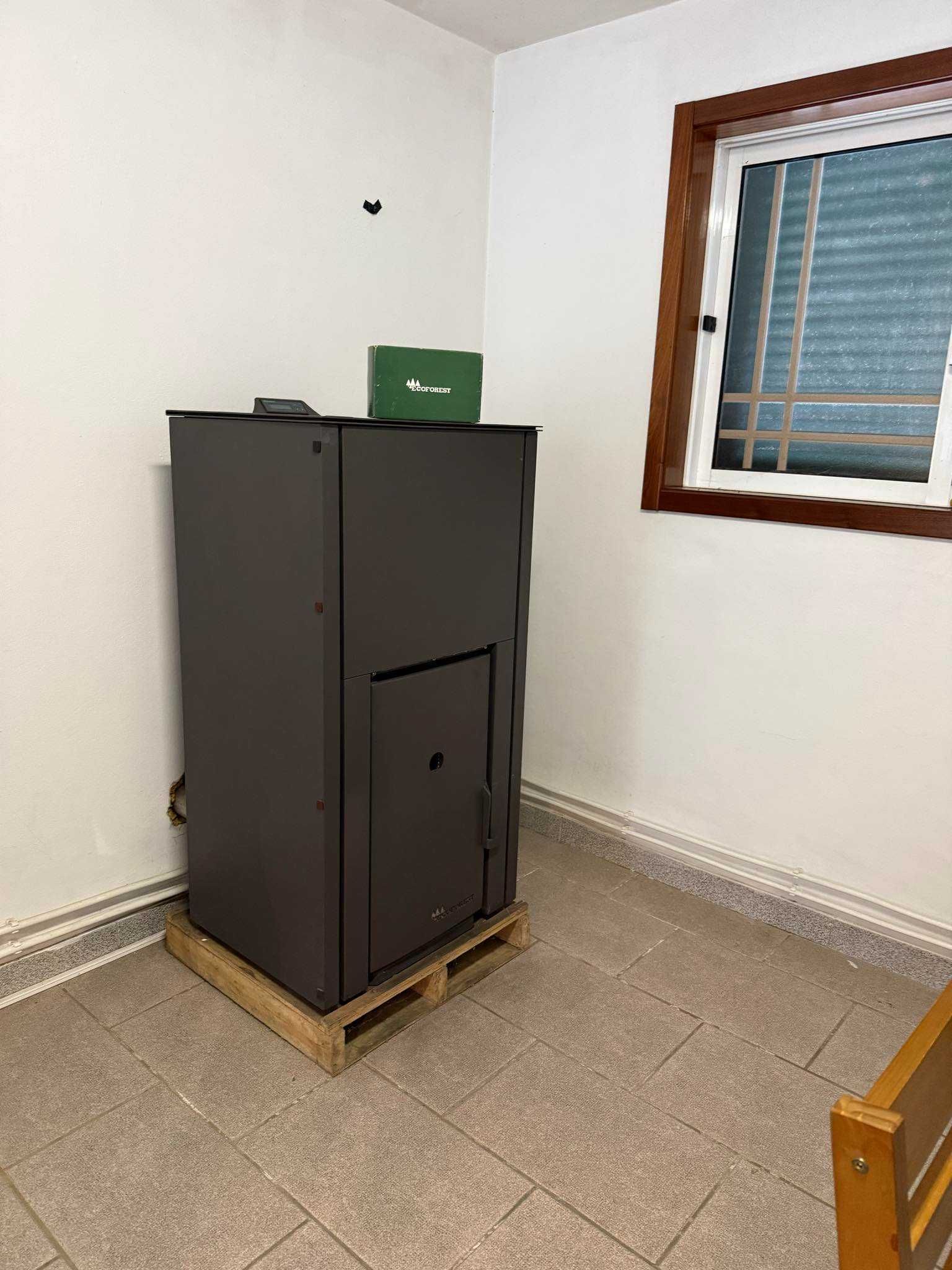 Caldeira a pellets Ecoforest modelo Cantina Super 29kw