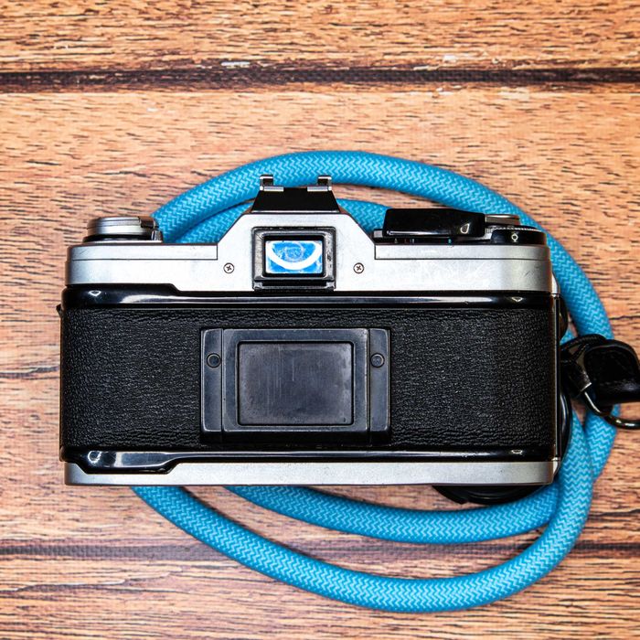 Canon AT-1 + Canon FD 50 mm f 1.8 + pasek
