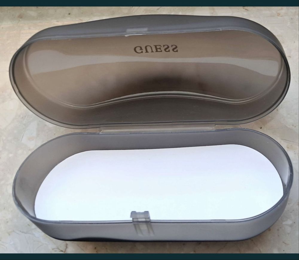 Guess, etui na okulary Guess - nowe!