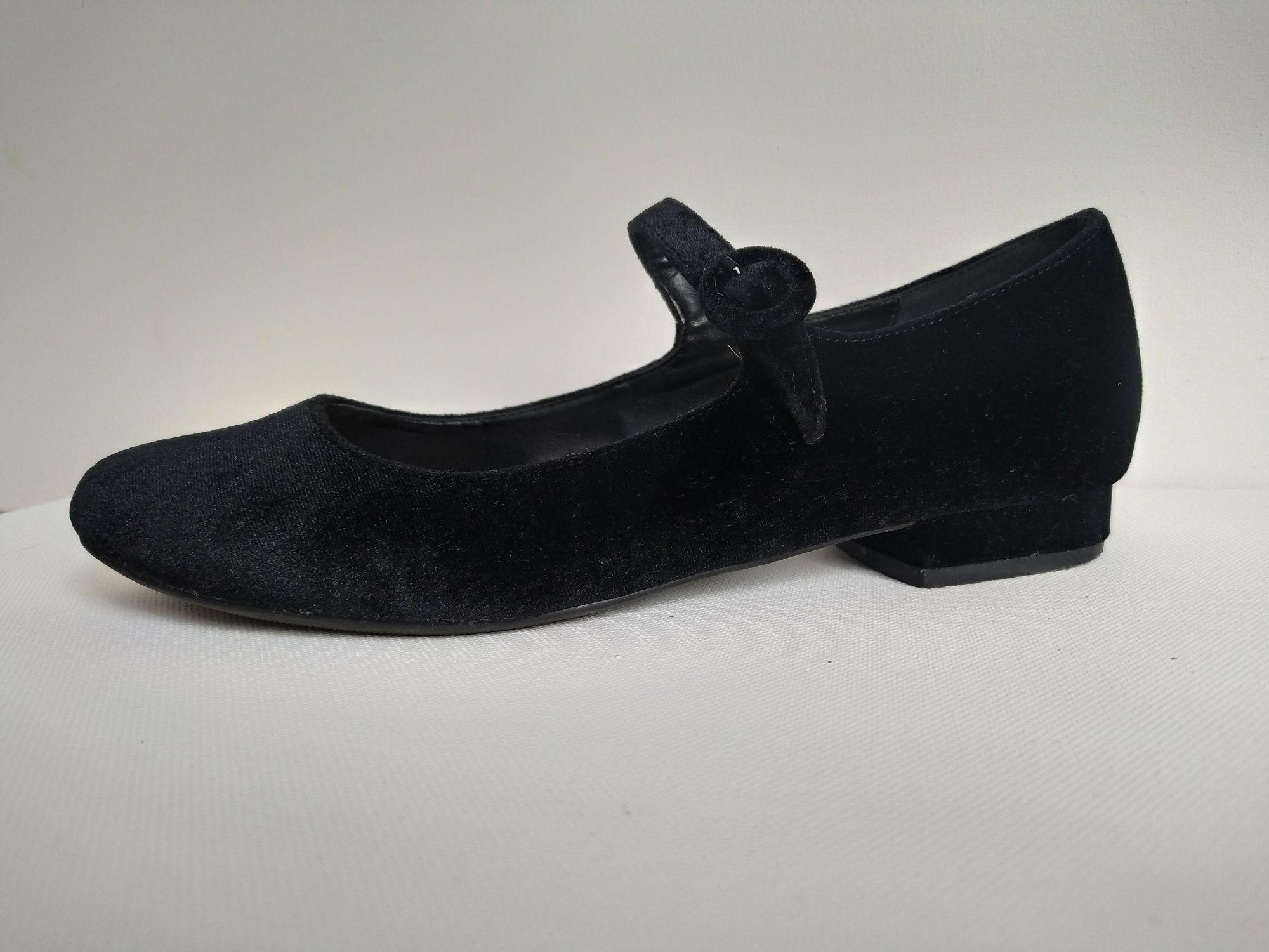 Велюровые бархатные туфли балетки черные на пряжке 39р бренд New Look