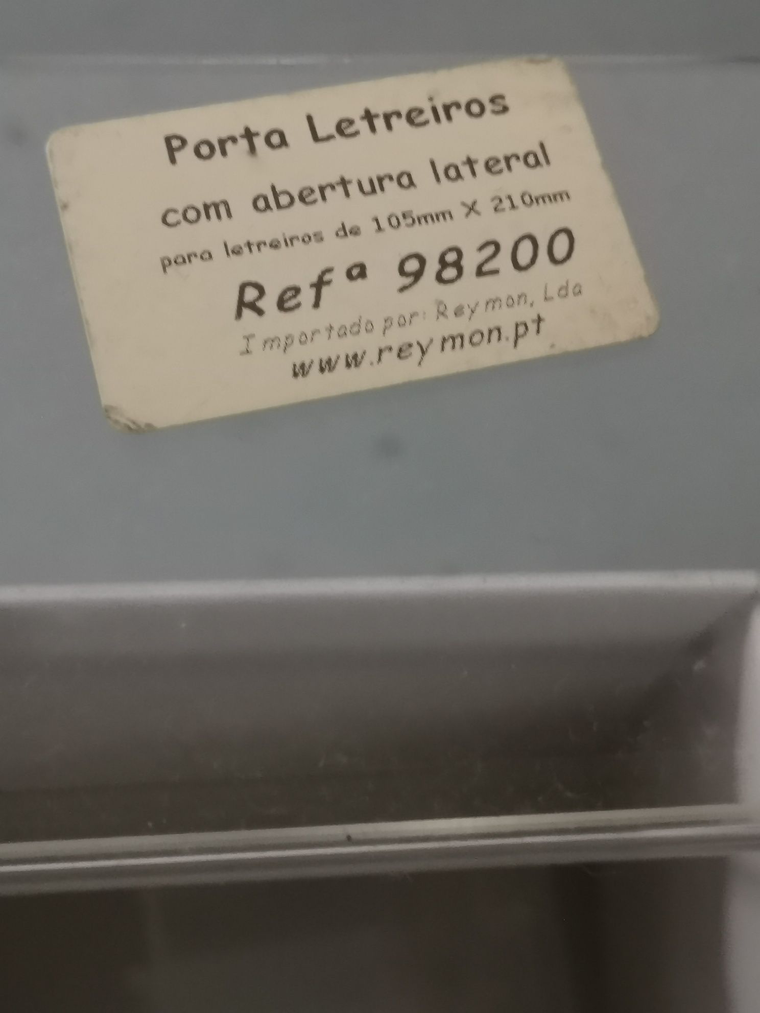 Letreiros acrílicos de vários tamanhos