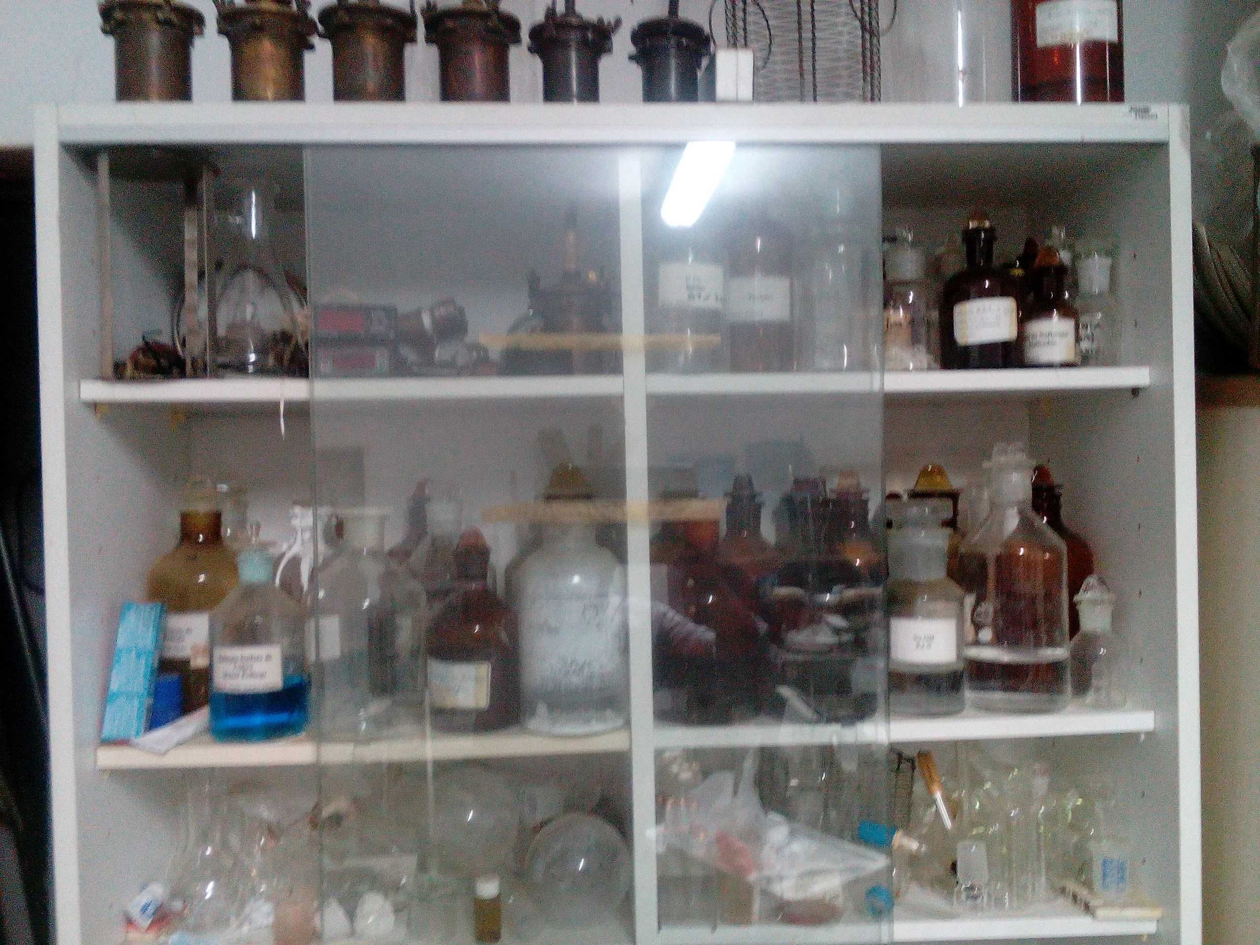 Estufas de secagem, de laboratorio,  banhos maria , vidros, frascos .