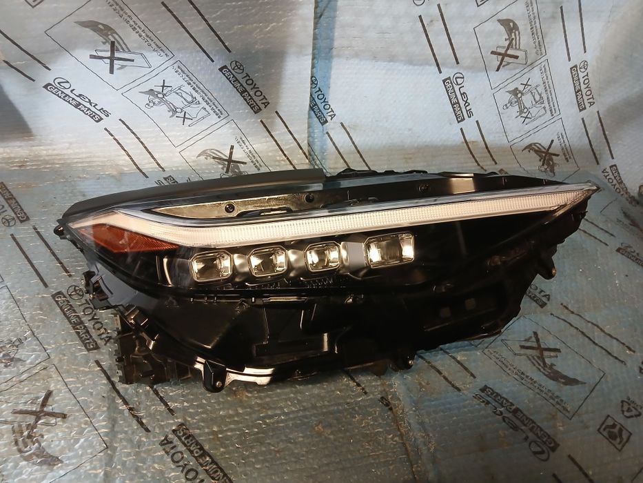Lampa przednia prawa TOYOTA BZ BZ4X   IDEALNA