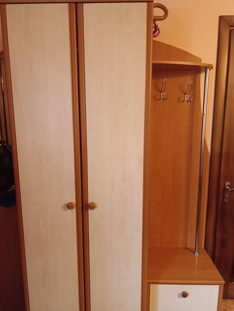 Продам прихожу . Меблі у відмінному стані.