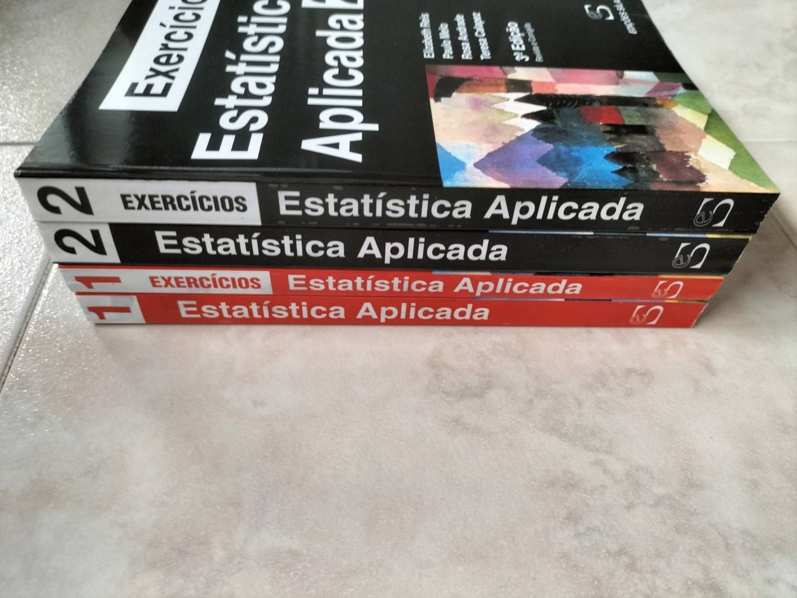 Estatística Aplicada Exercícios 1 e 2