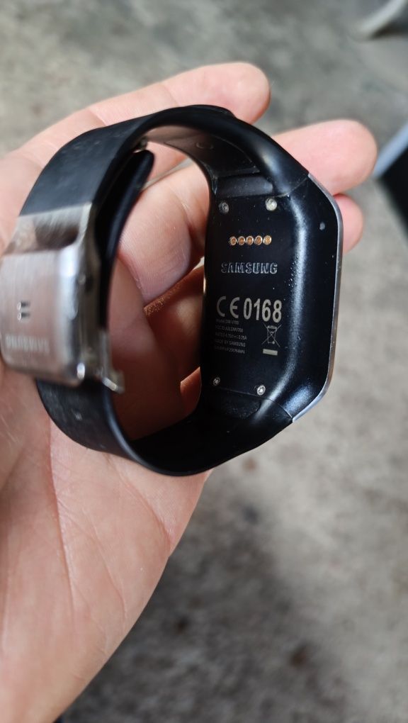 Smartwatch Samsung sm-v700, z aparatem i możliwością rozmów