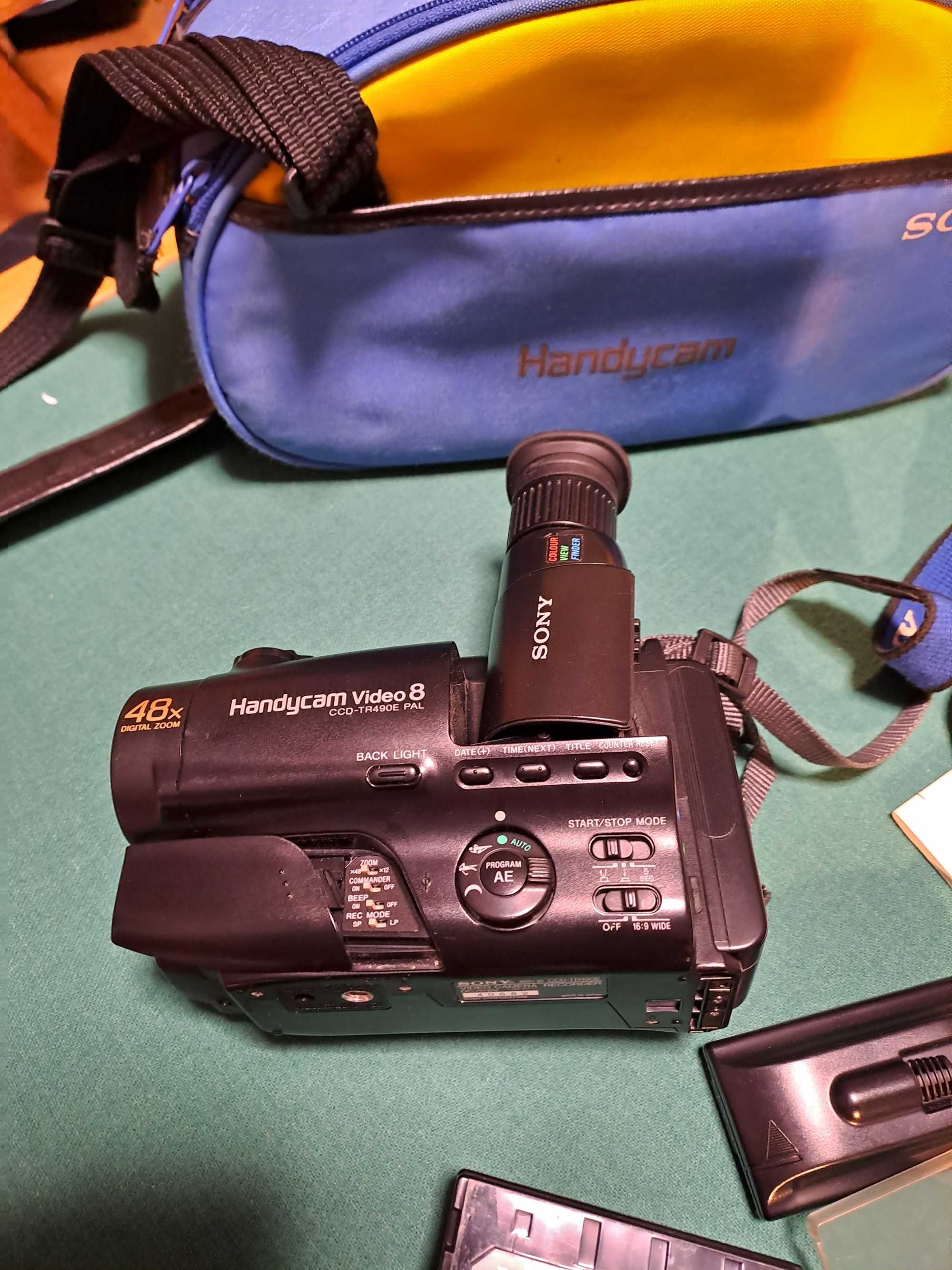 SONY  Video Camera Recorder 8 CCD - TR 490 E