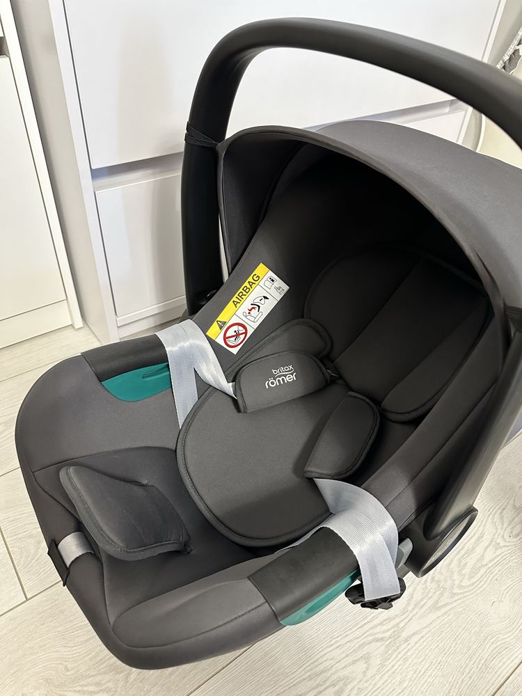 Автокресло Britax-Romer Baby-Safe3 i-Size Midnight Grey