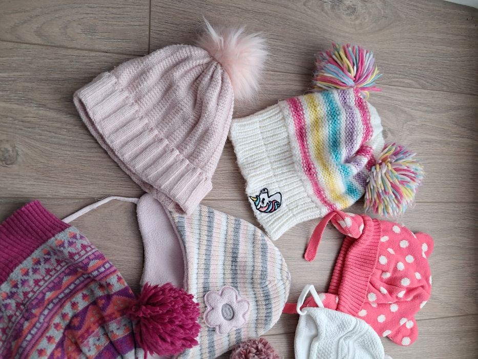 Zestaw dla dziewczynki czapki zimowe 6-12mcy. Cena za całość. Stan bar