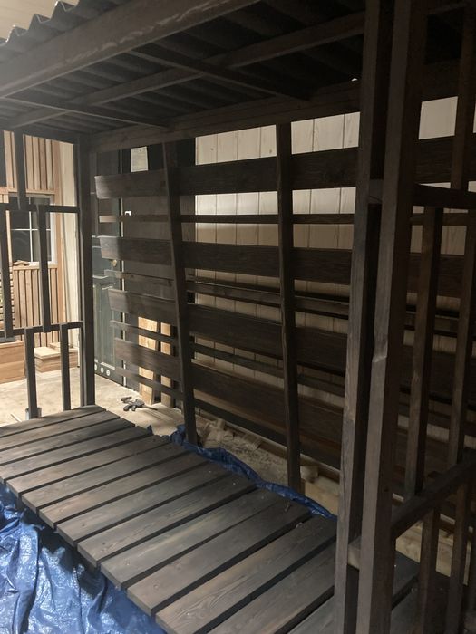 Drewutnia z modrzewia na gotowo pod wymiar