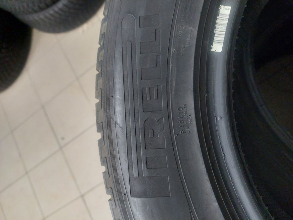 Комплект зимової гуми зима зимня Pirelli R18 235 60