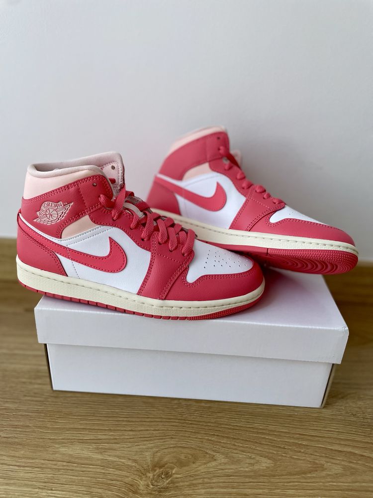 Air Jordan 1 Mid, Air Max 90 NRG, Air jordan 1 Low, Yeezy 350, 380 700
